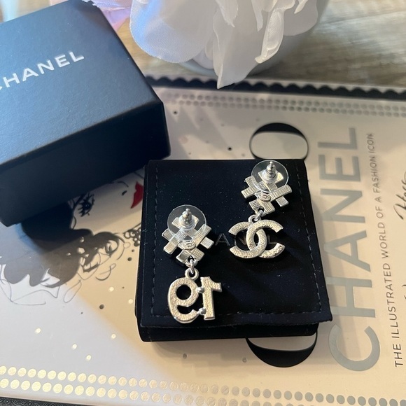CHANEL Hashtag 19 and CC Crystal Drop Earrings - Picture 6 of 8